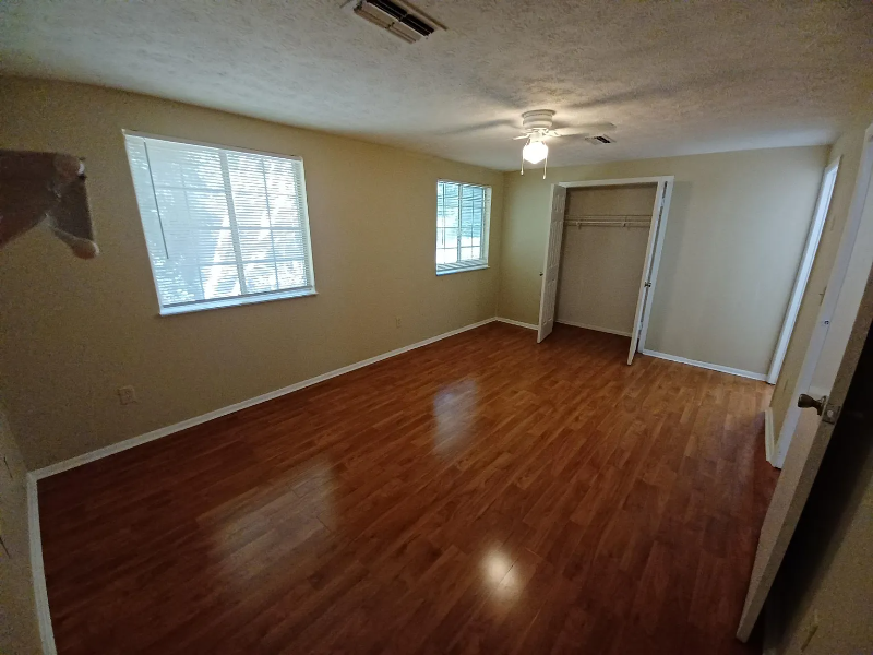 8893 Roberts Dr - Photo 5 of 14