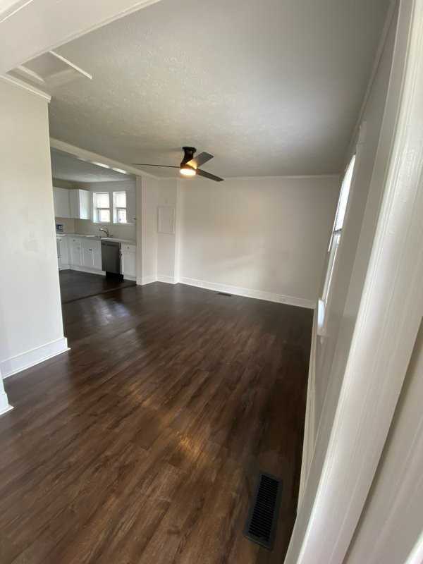 251 Mcivor St - Photo 3 of 12