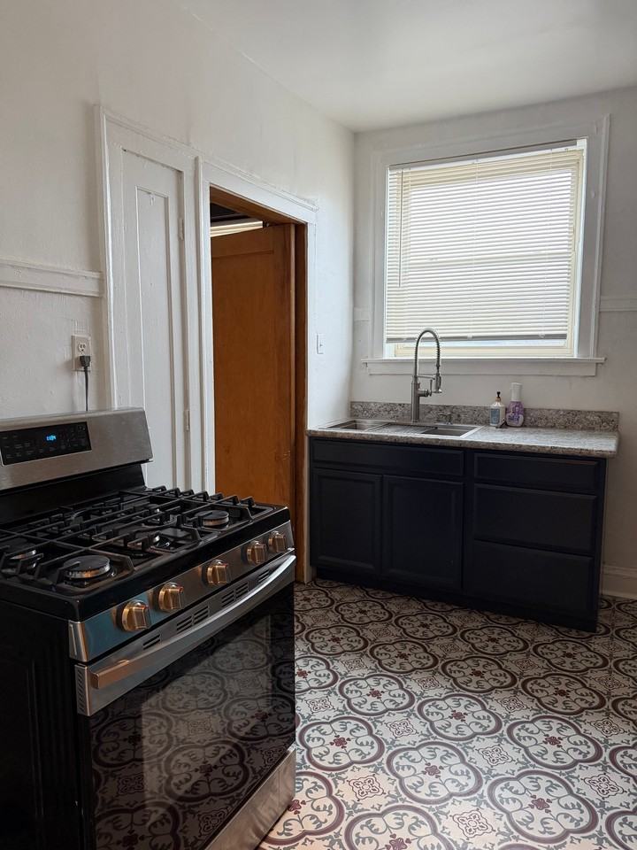 8304 S Paulina St #3 - Photo 2 of 9