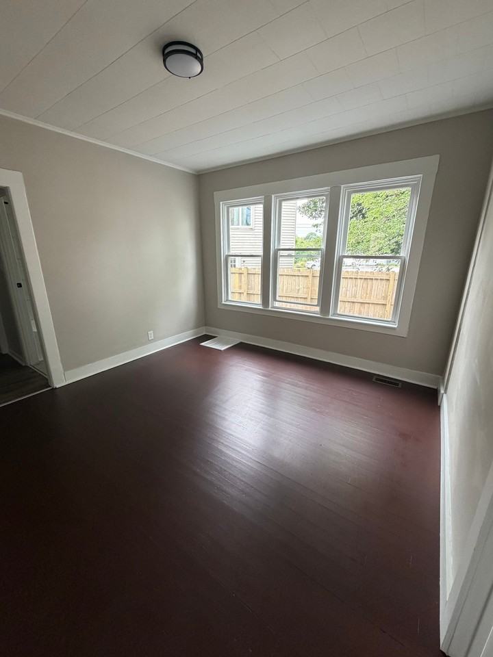 1328 9th Ave #1 - Photo 5 of 17