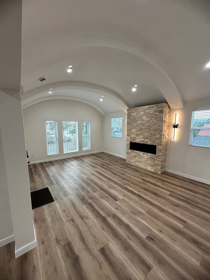 1150 S Rimpau Blvd - Photo 2 of 18