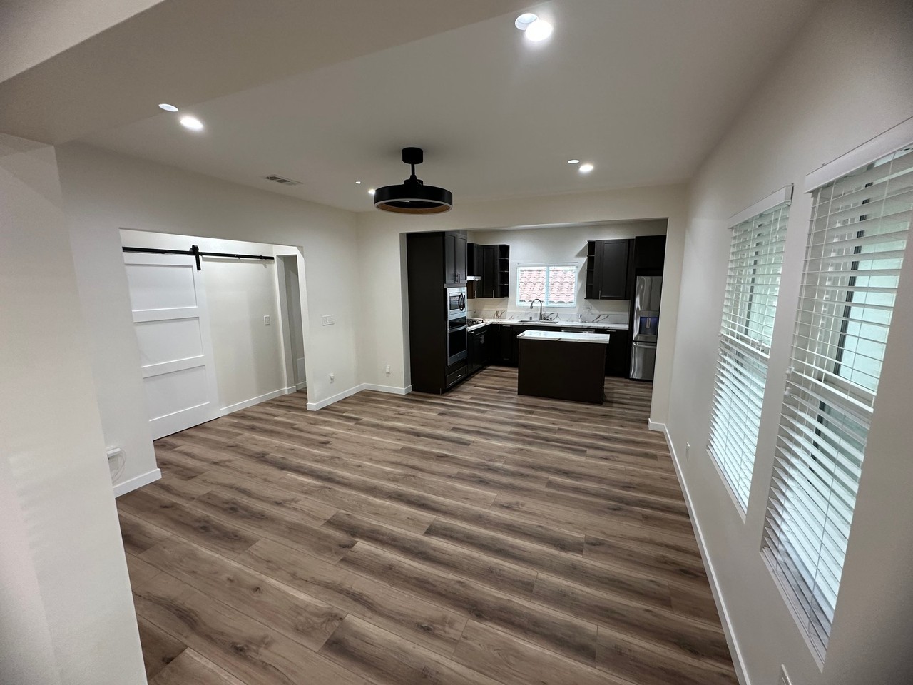 1150 S Rimpau Blvd - Photo 4 of 18