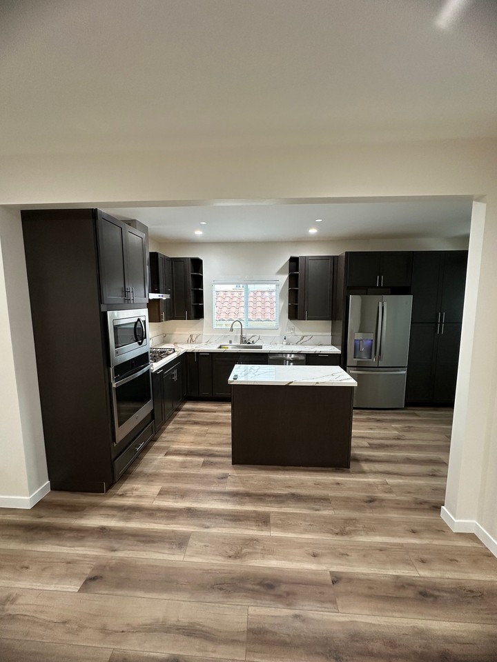 1150 S Rimpau Blvd - Photo 5 of 18