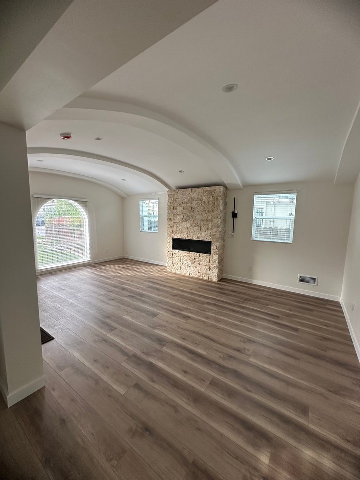 1148 S Rimpau Blvd - Photo 2 of 18