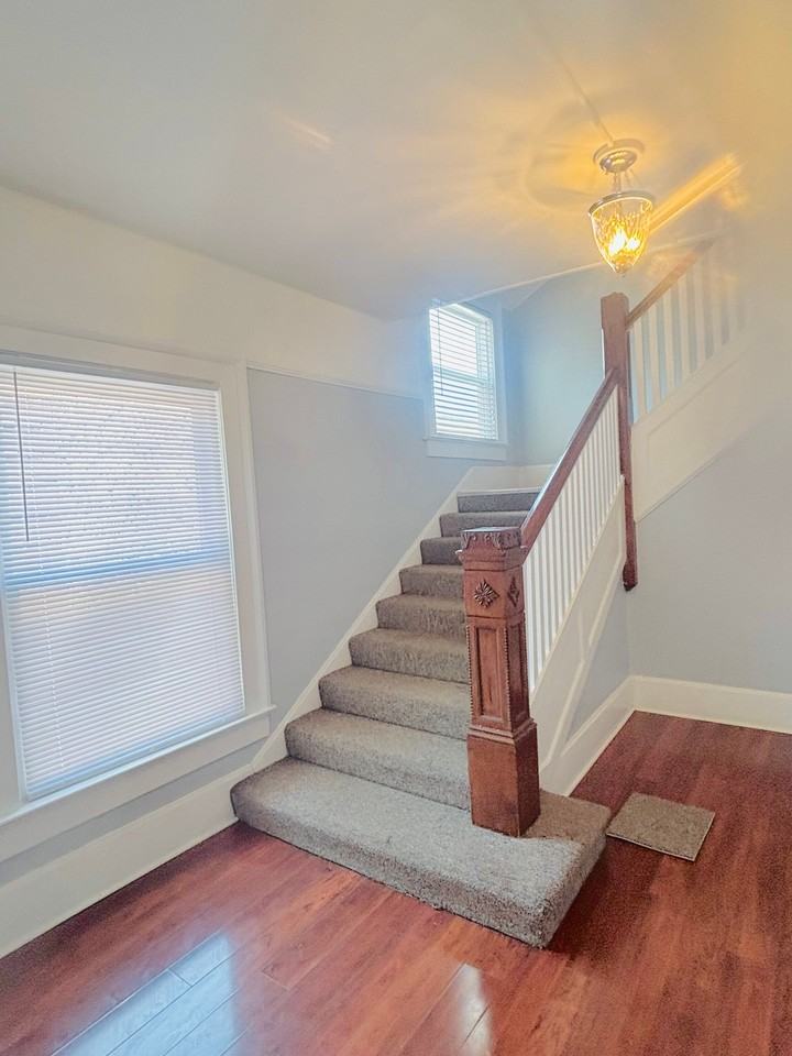 818 S 9th St #B - Photo 2 of 15
