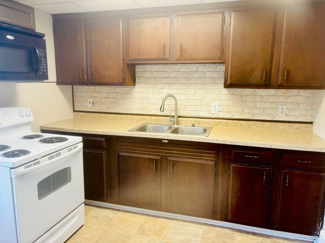 818 S 9th St #B - Photo 4 of 15