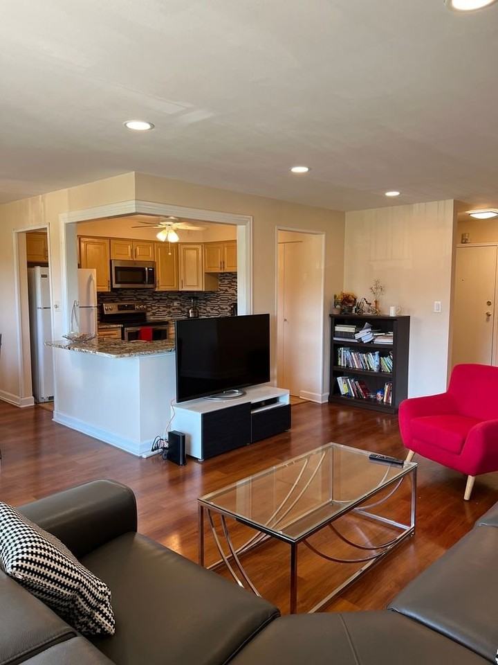 828 Oakton St #5E - Photo 3 of 15