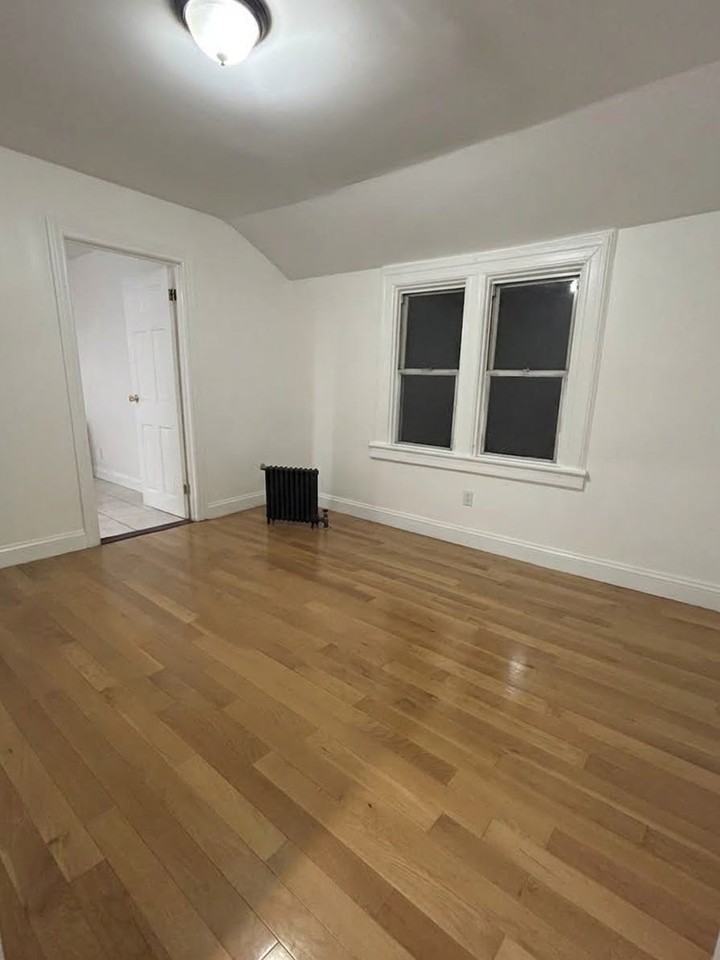 865 Troy Ave #3 - Photo 3 of 5