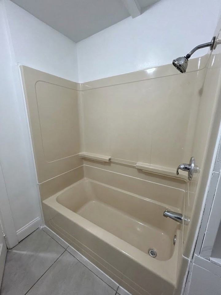865 Troy Ave #3 - Photo 4 of 5