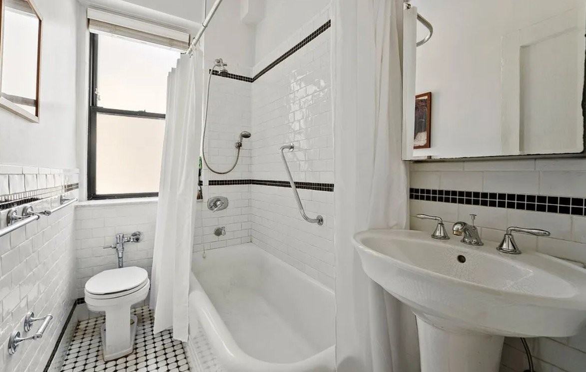 205 W 54th St #6F - Photo 4 of 6