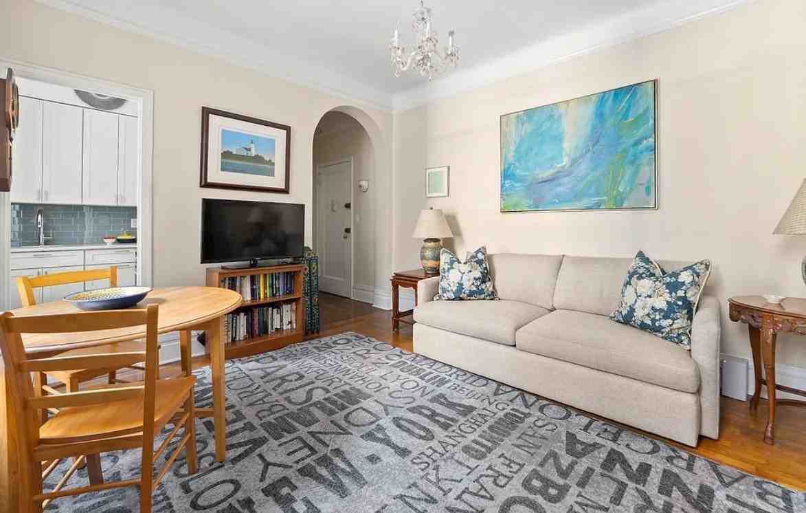 205 W 54th St #6F - Photo 5 of 6