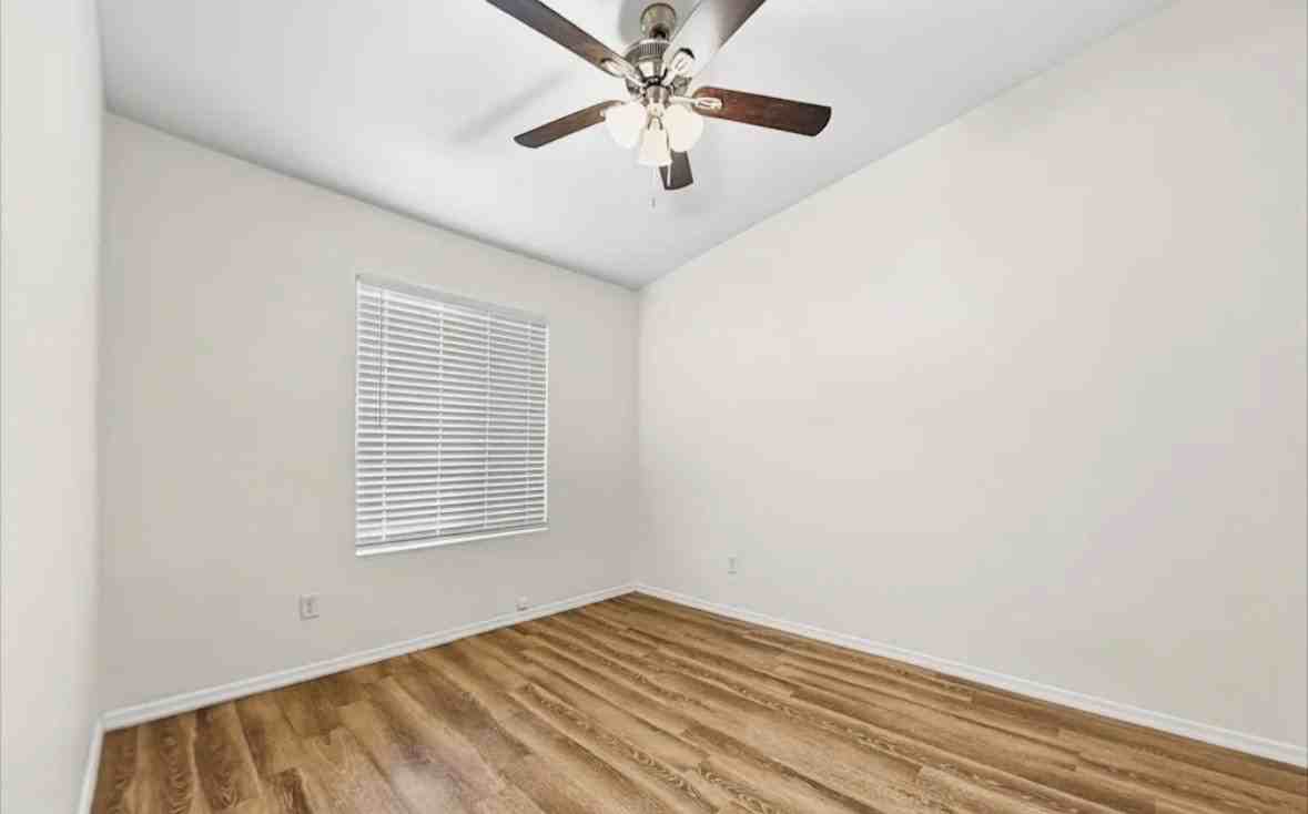 3228 Se Santa Barbara Pl - Photo 5 of 7