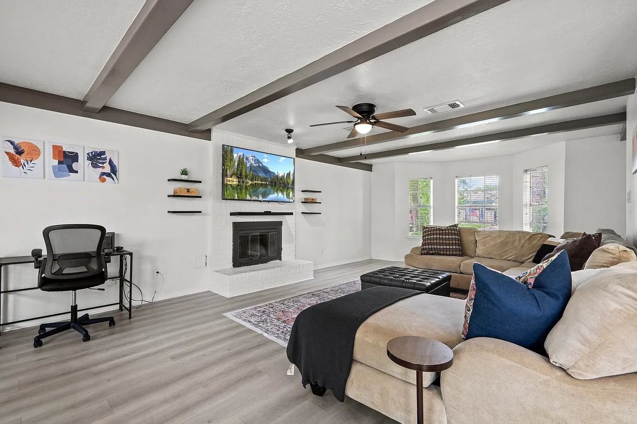 604 Lochnell Dr - Photo 4 of 19