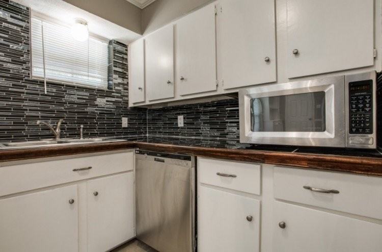 3401 Sidney Dr - Photo 4 of 20