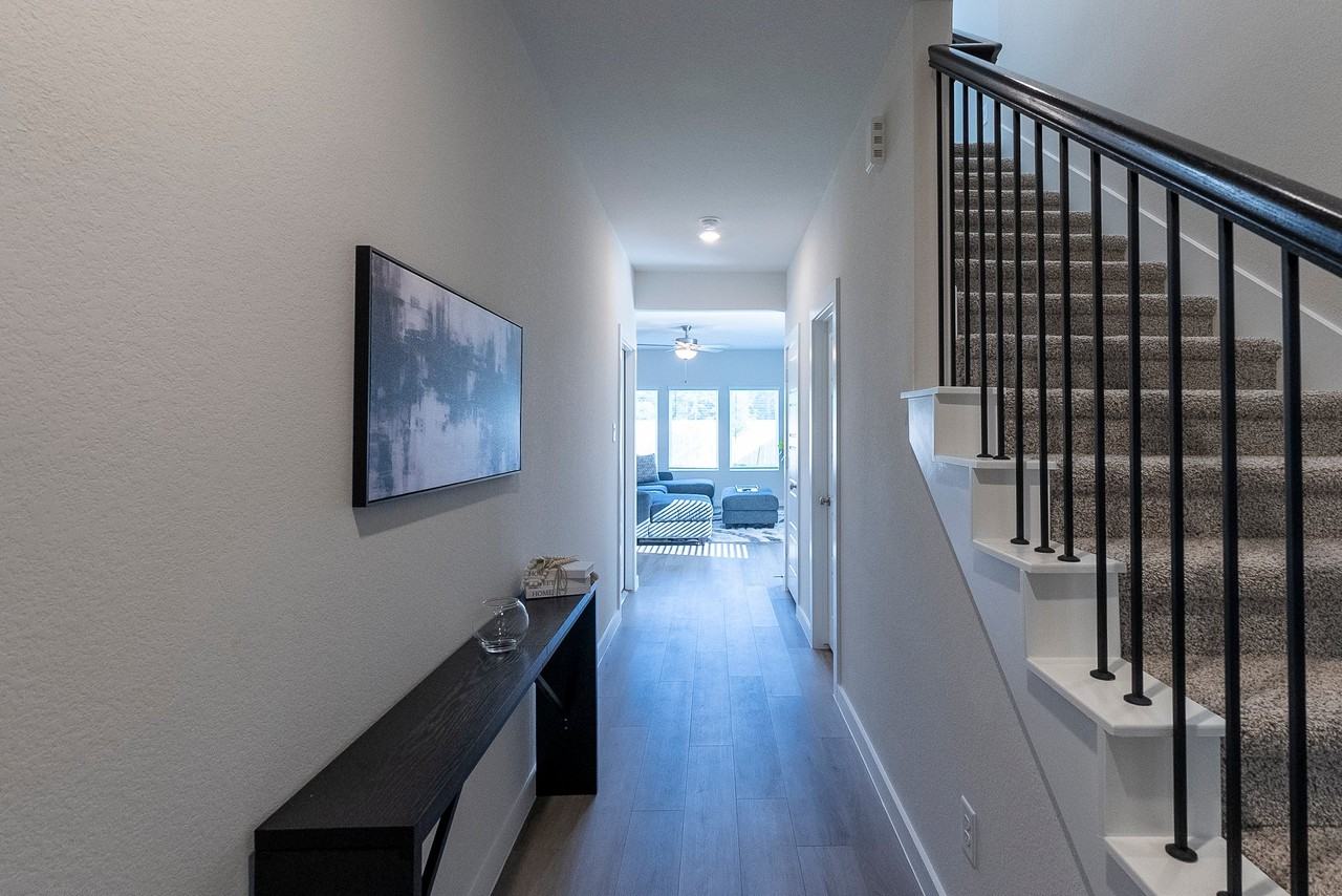 223 Shore Pointe Ct - Photo 5 of 15
