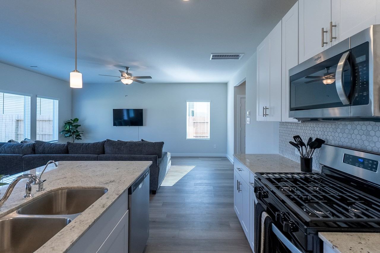 223 Shore Pointe Ct - Photo 6 of 15