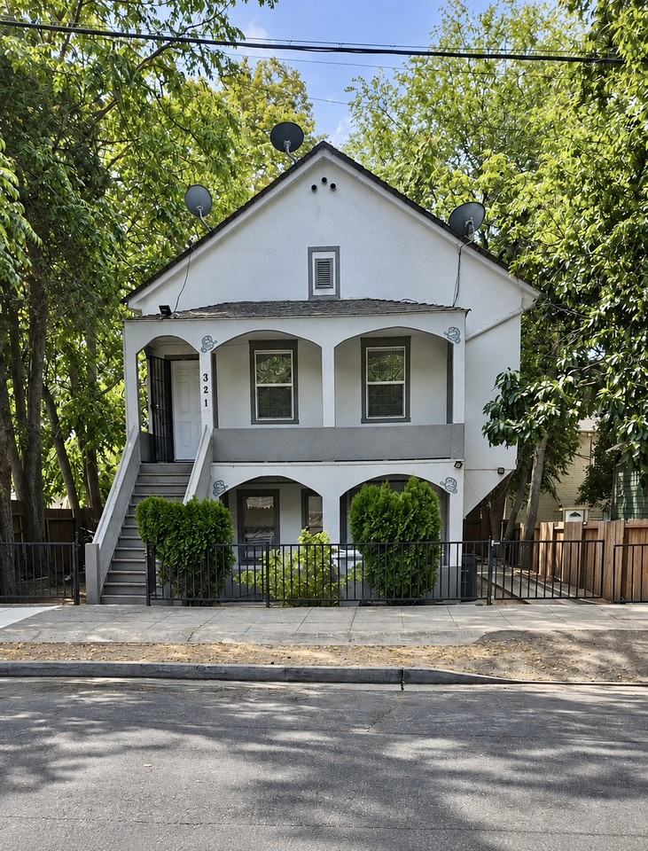 321 D St - Photo 2 of 12