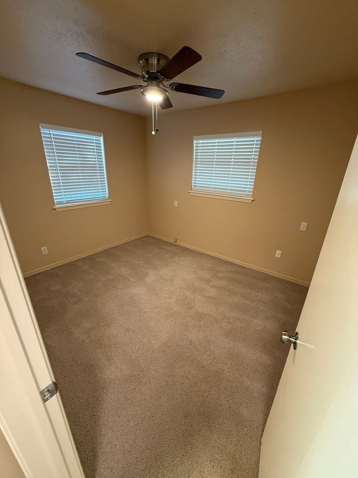 3009 N Woodcrest Dr #NA - Photo 7 of 17