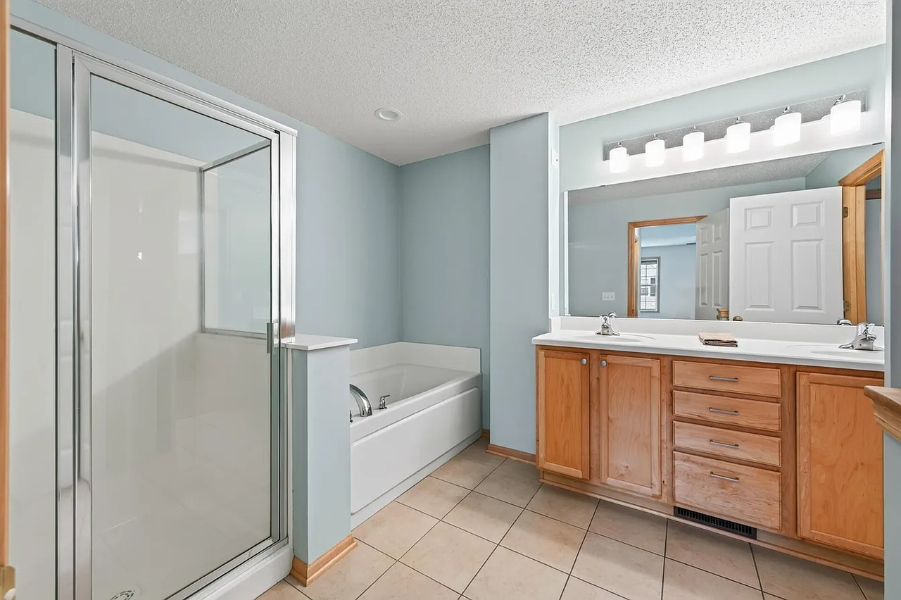 12155 Vermillion St Ne #F - Photo 3 of 16