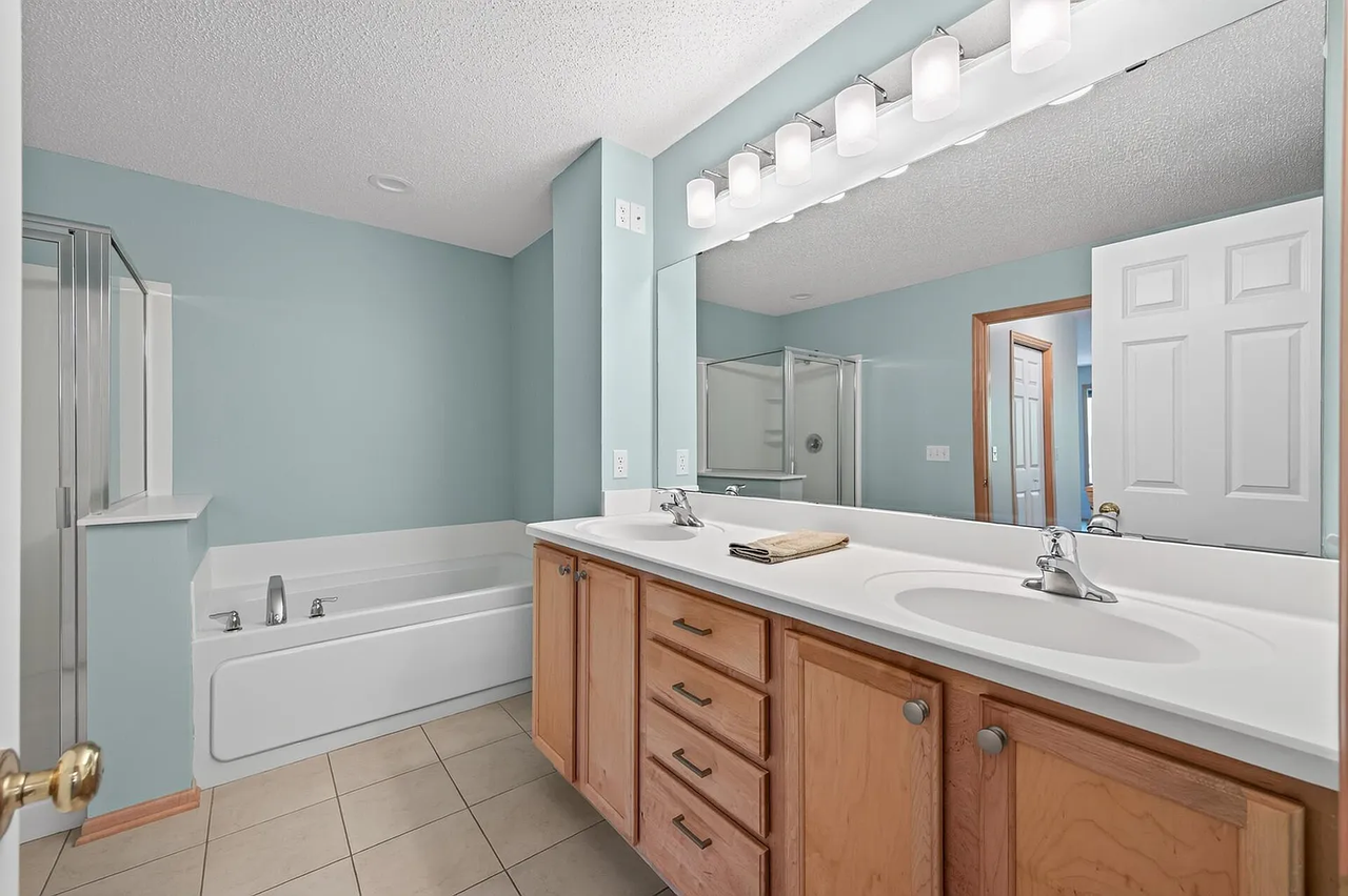 12155 Vermillion St Ne #F - Photo 7 of 16