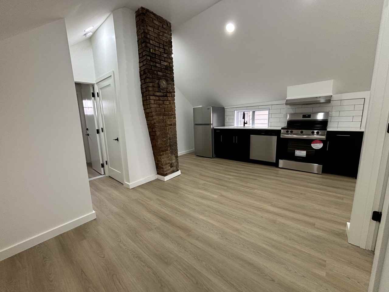165 W Main St #3 - Photo 7 of 9