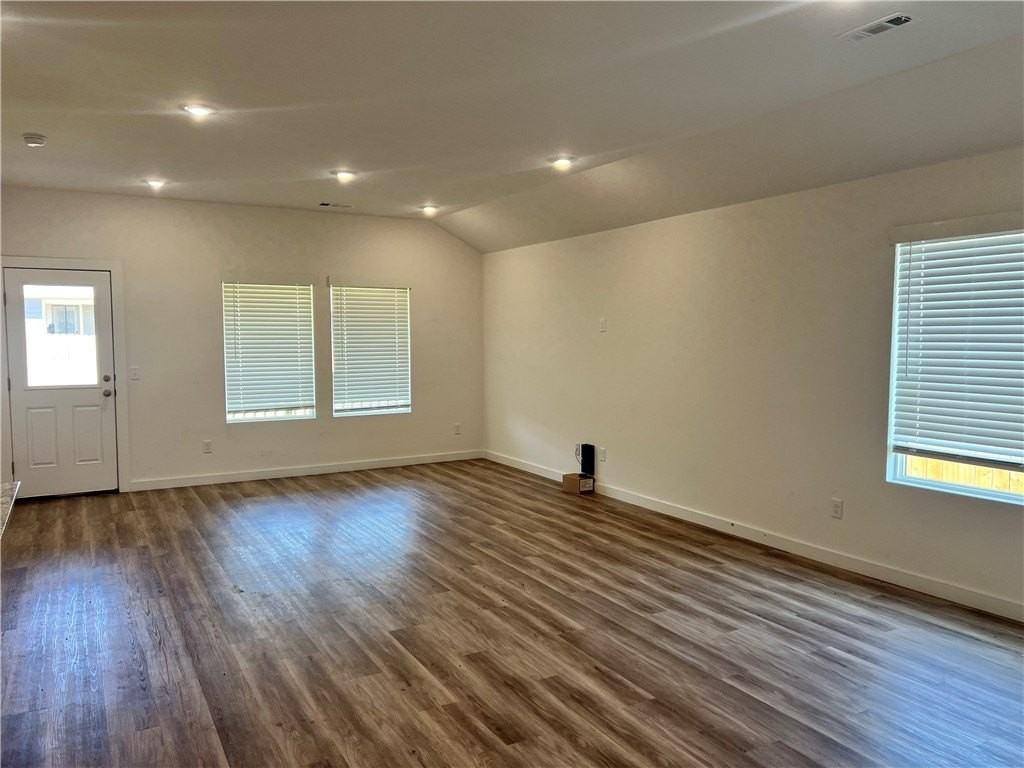 201 Nw Granny Smith St - Photo 5 of 13