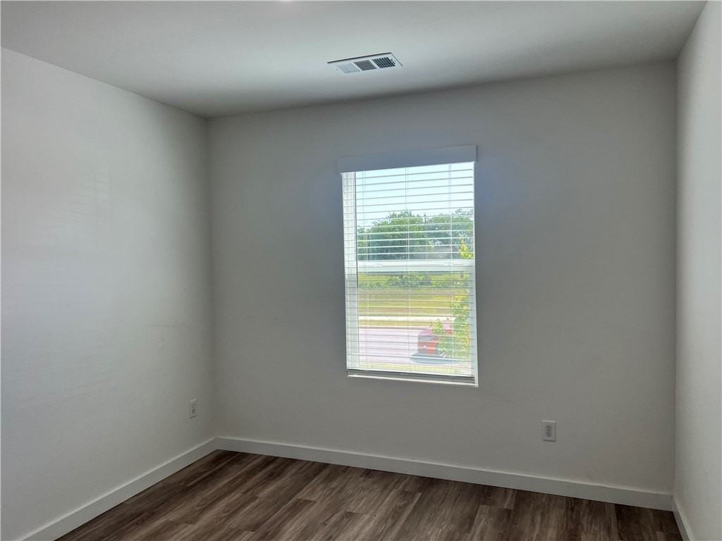 201 Nw Granny Smith St - Photo 6 of 13