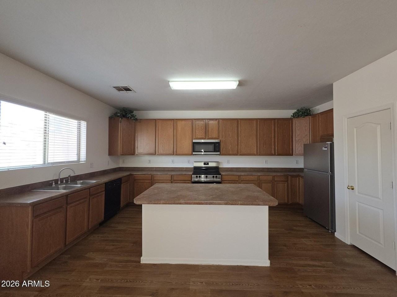 37189 W Leonessa Ave - Photo 3 of 36