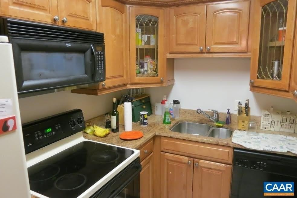 1215 Wertland St #B33 - Photo 4 of 11