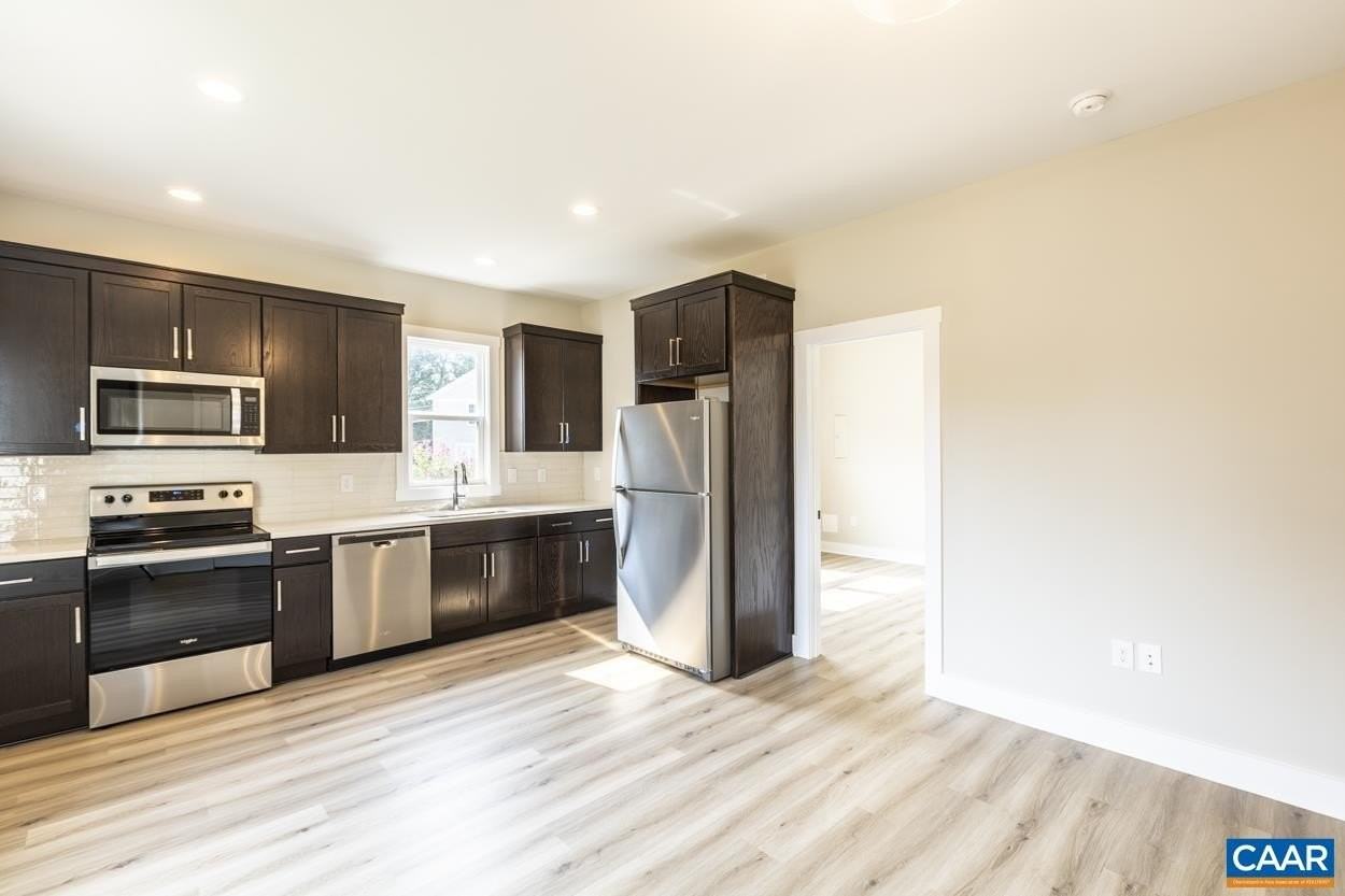124 Summit St #A - Photo 3 of 15