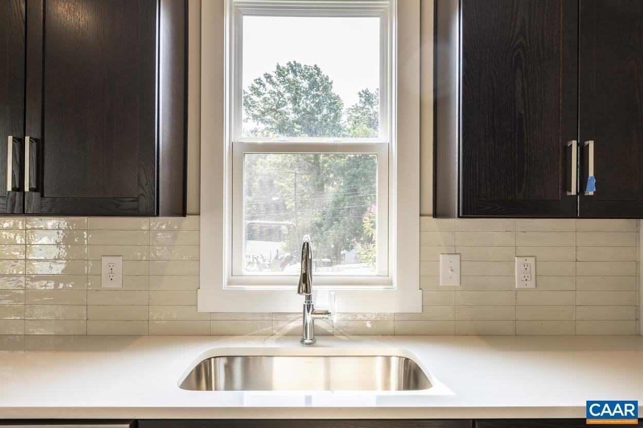 124 Summit St #A - Photo 5 of 15