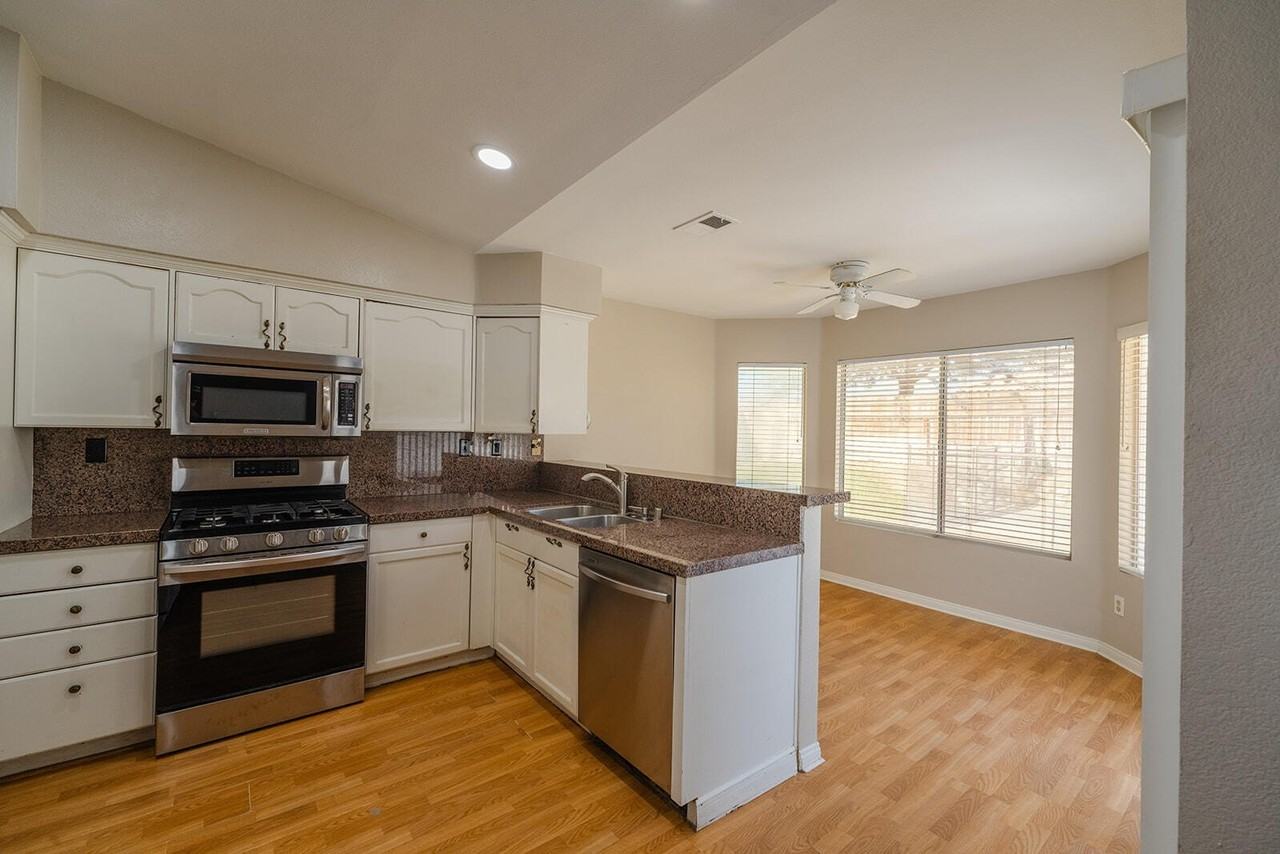 44435 Buttercup Ln - Photo 6 of 47