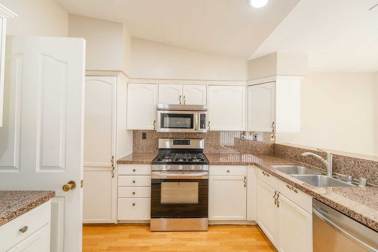 44435 Buttercup Ln - Photo 7 of 47