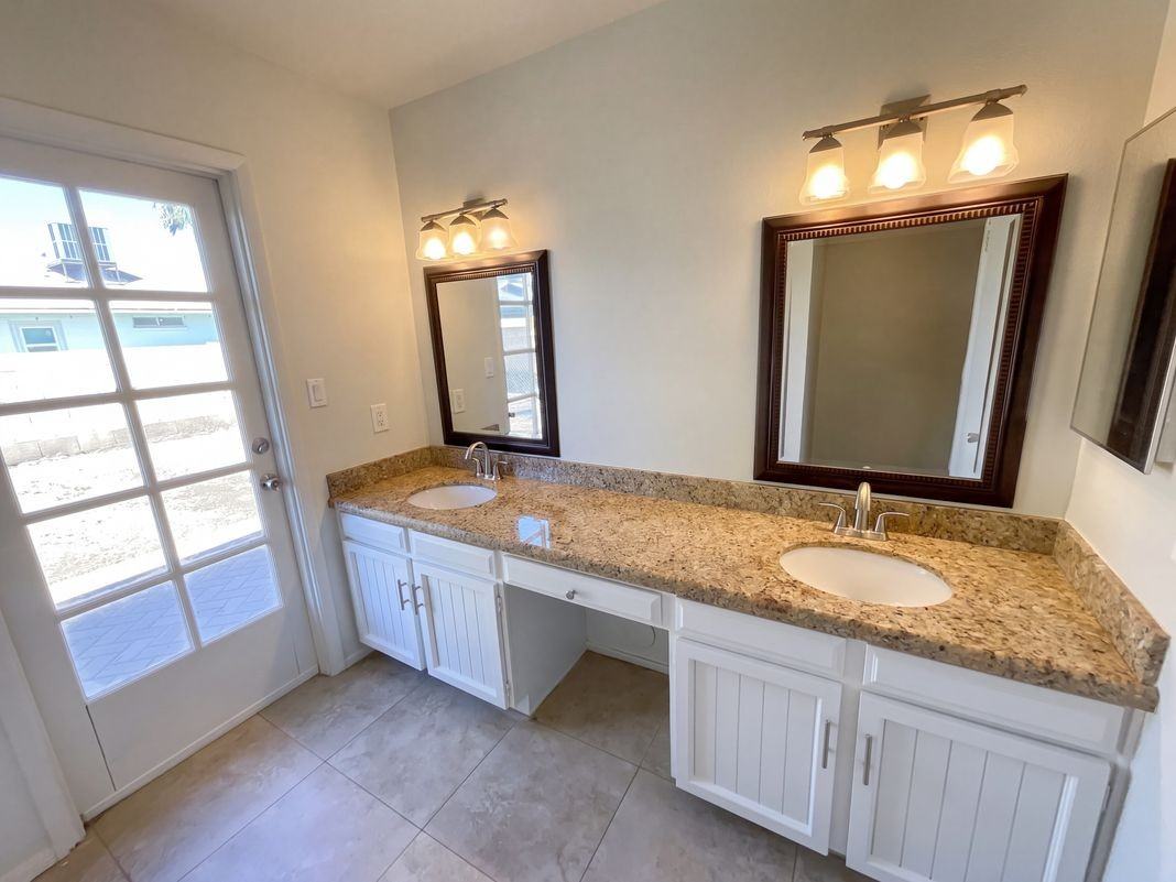 4038 West Mercer Lane - Photo 3 of 10