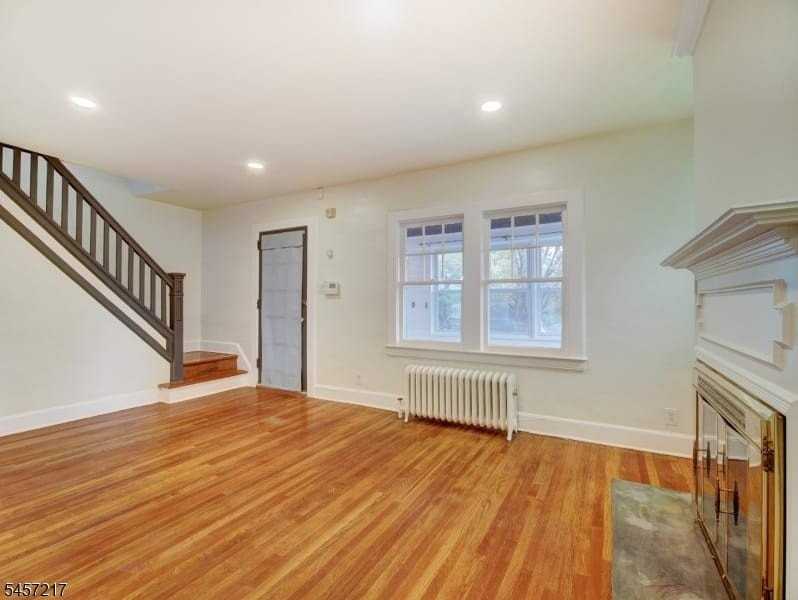 161 Franklin Ter - Photo 4 of 20