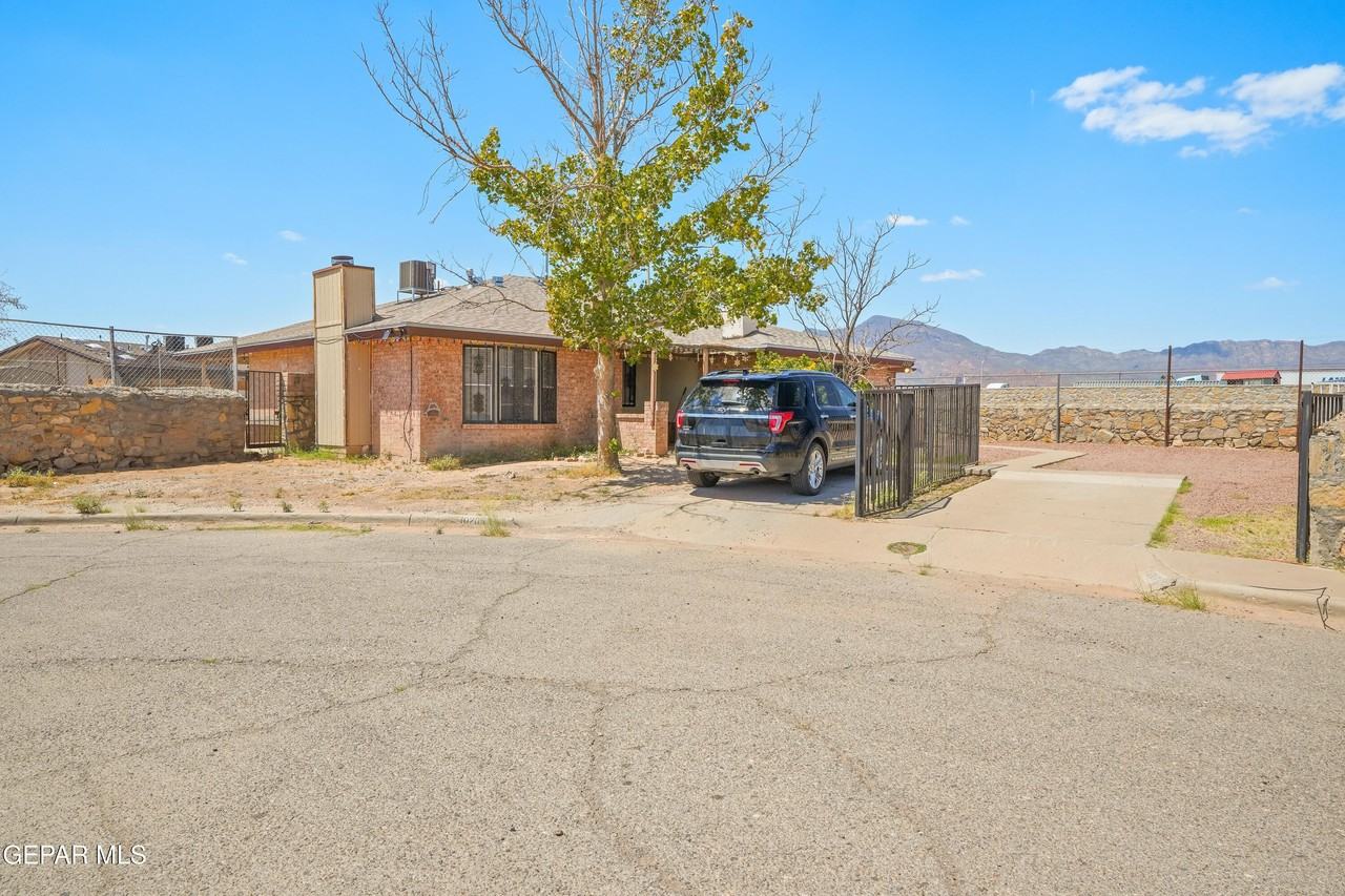 10207 Angel Falls Pl - Photo 2 of 27