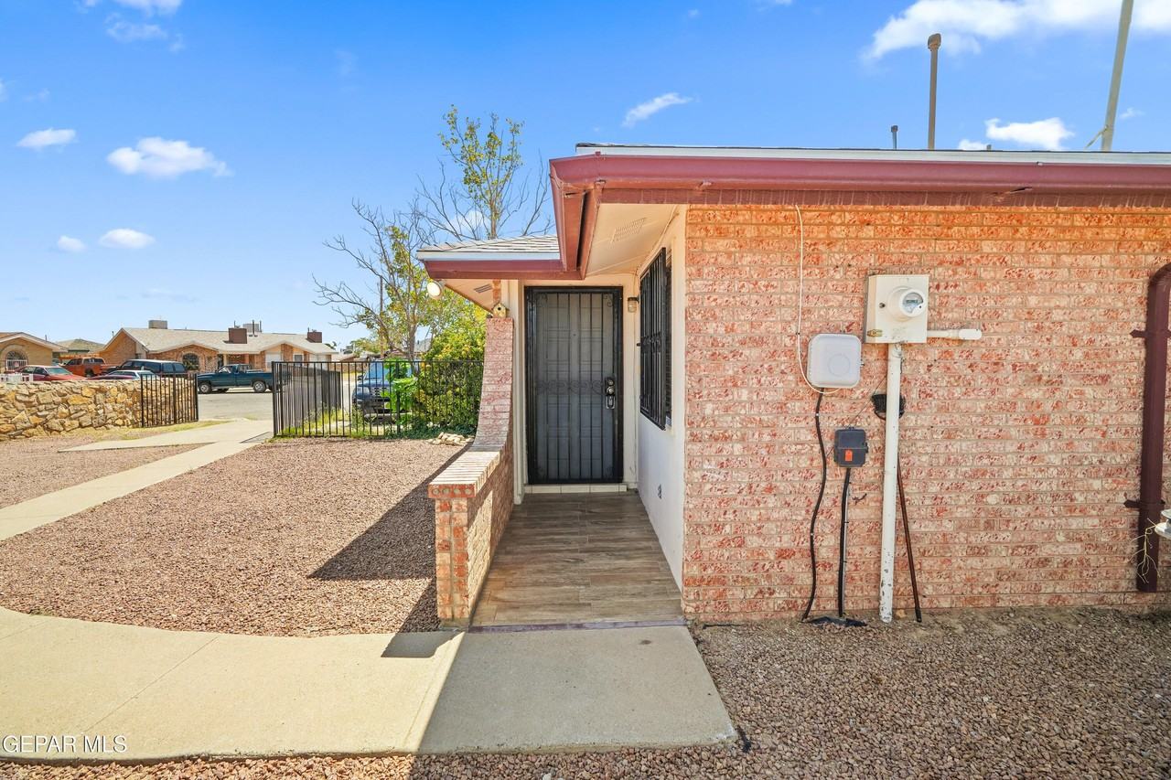 10207 Angel Falls Pl - Photo 4 of 27