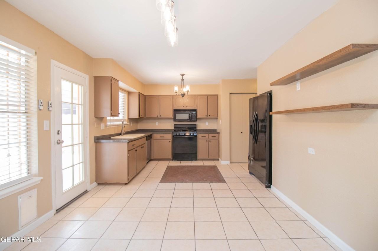 1736 Bing Crosby Dr - Photo 3 of 49