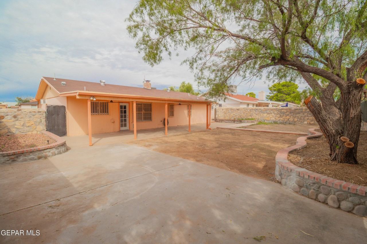 1736 Bing Crosby Dr - Photo 5 of 49