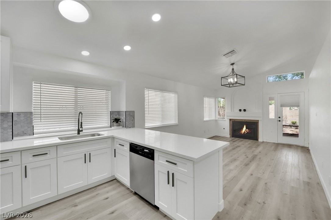9228 Sun Rose Ave - Photo 3 of 33