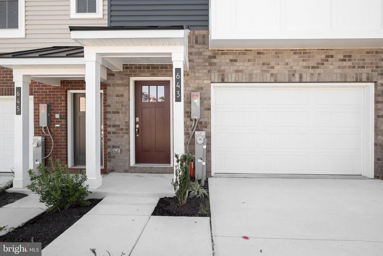 643 Eastland Row - Photo 5 of 46