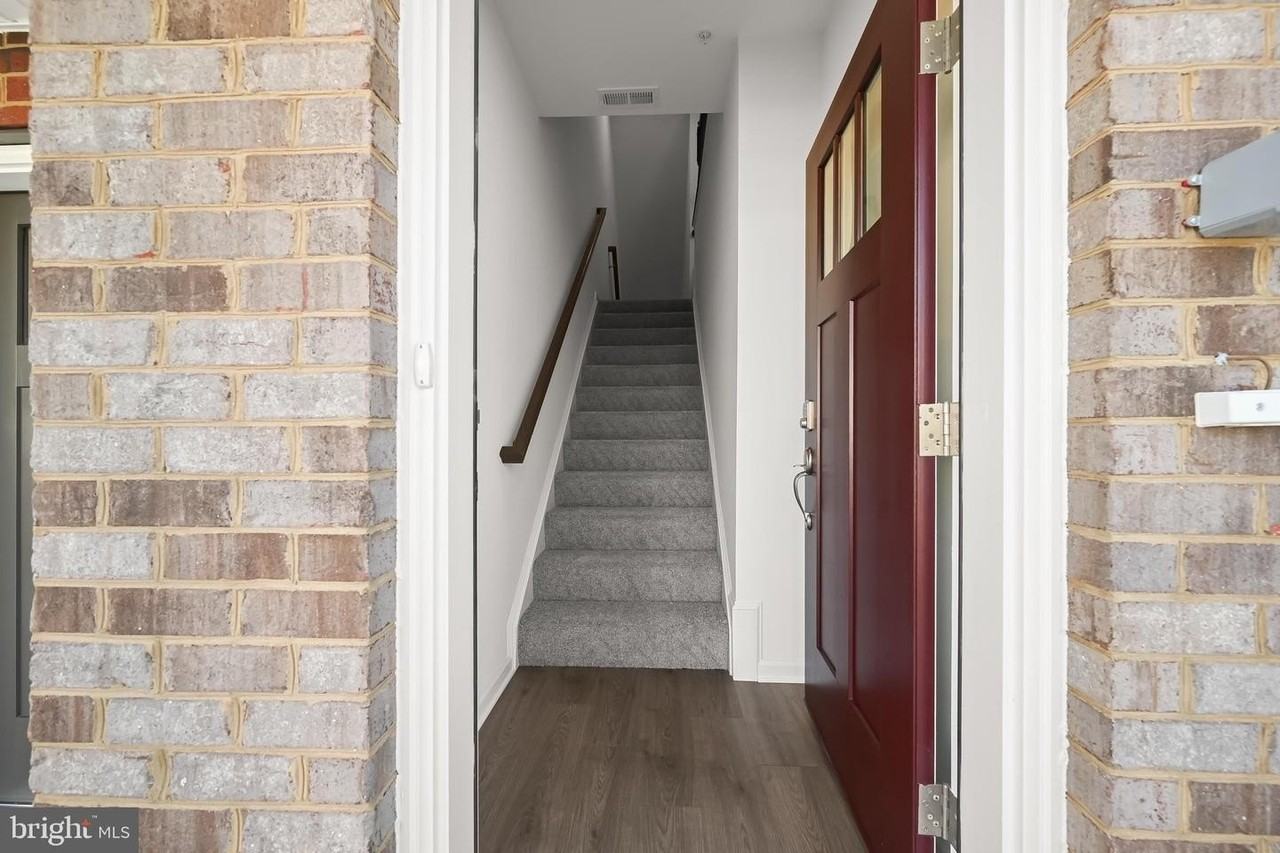 643 Eastland Row - Photo 7 of 46