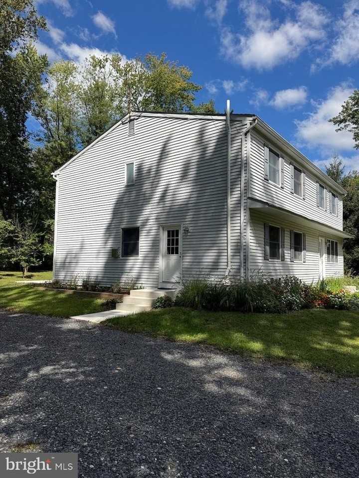 6025 Honey Hollow Rd - Photo 3 of 31