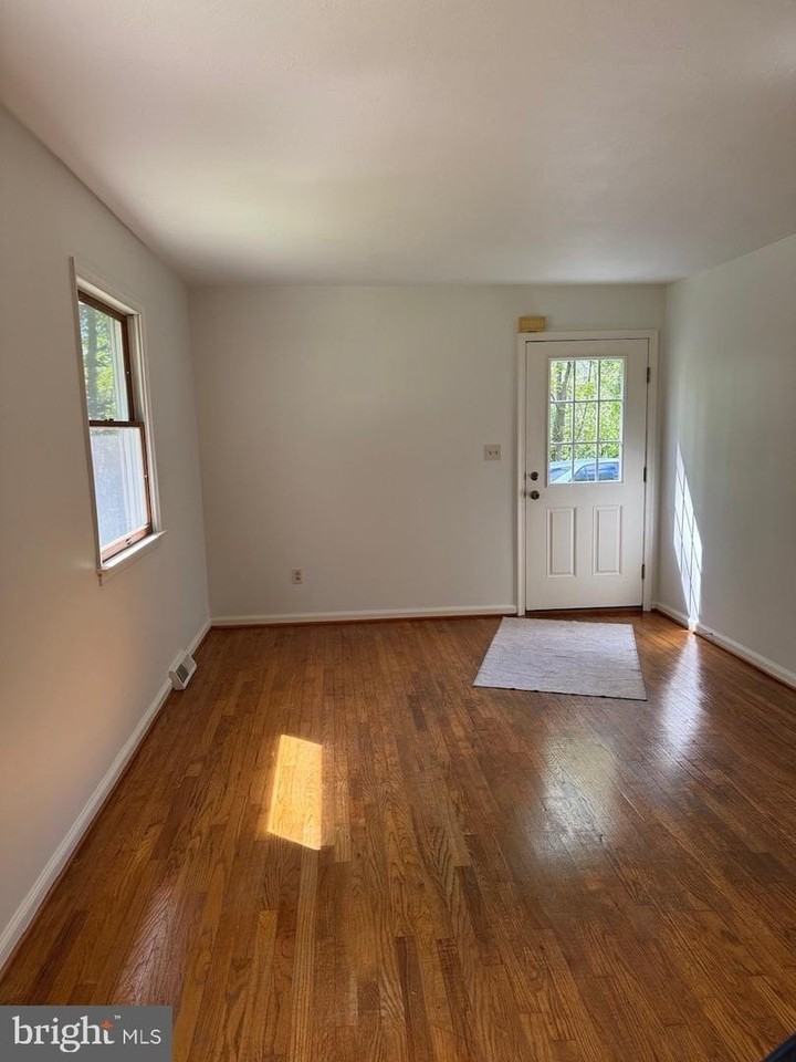 6025 Honey Hollow Rd - Photo 4 of 31