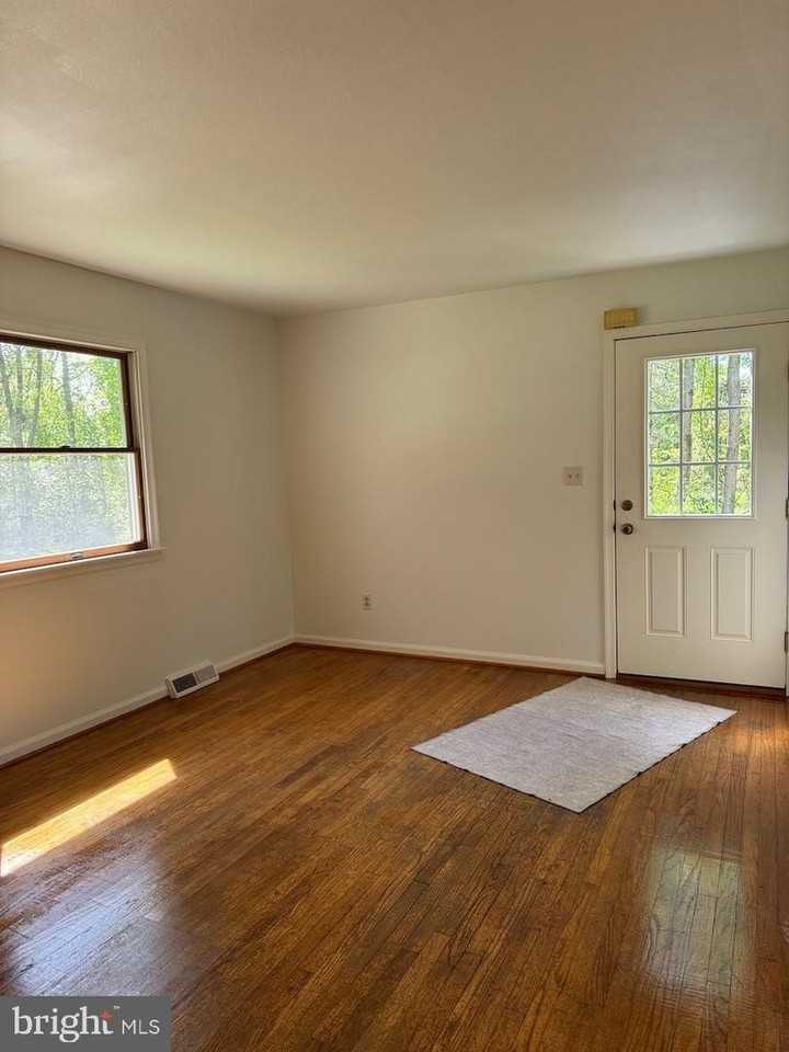 6025 Honey Hollow Rd - Photo 5 of 31