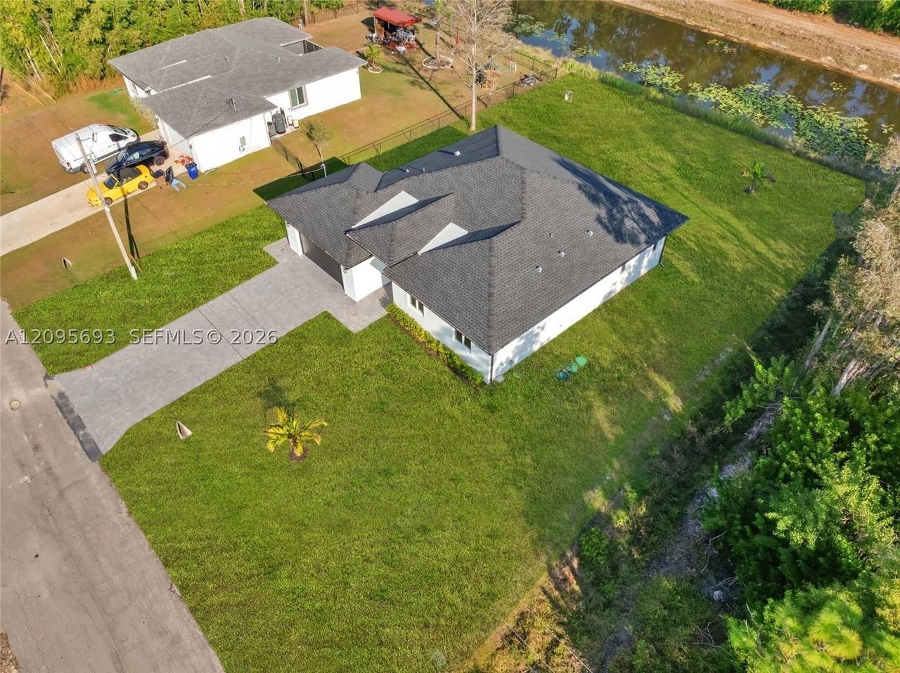 337 Jourferie Rd - Photo 2 of 50