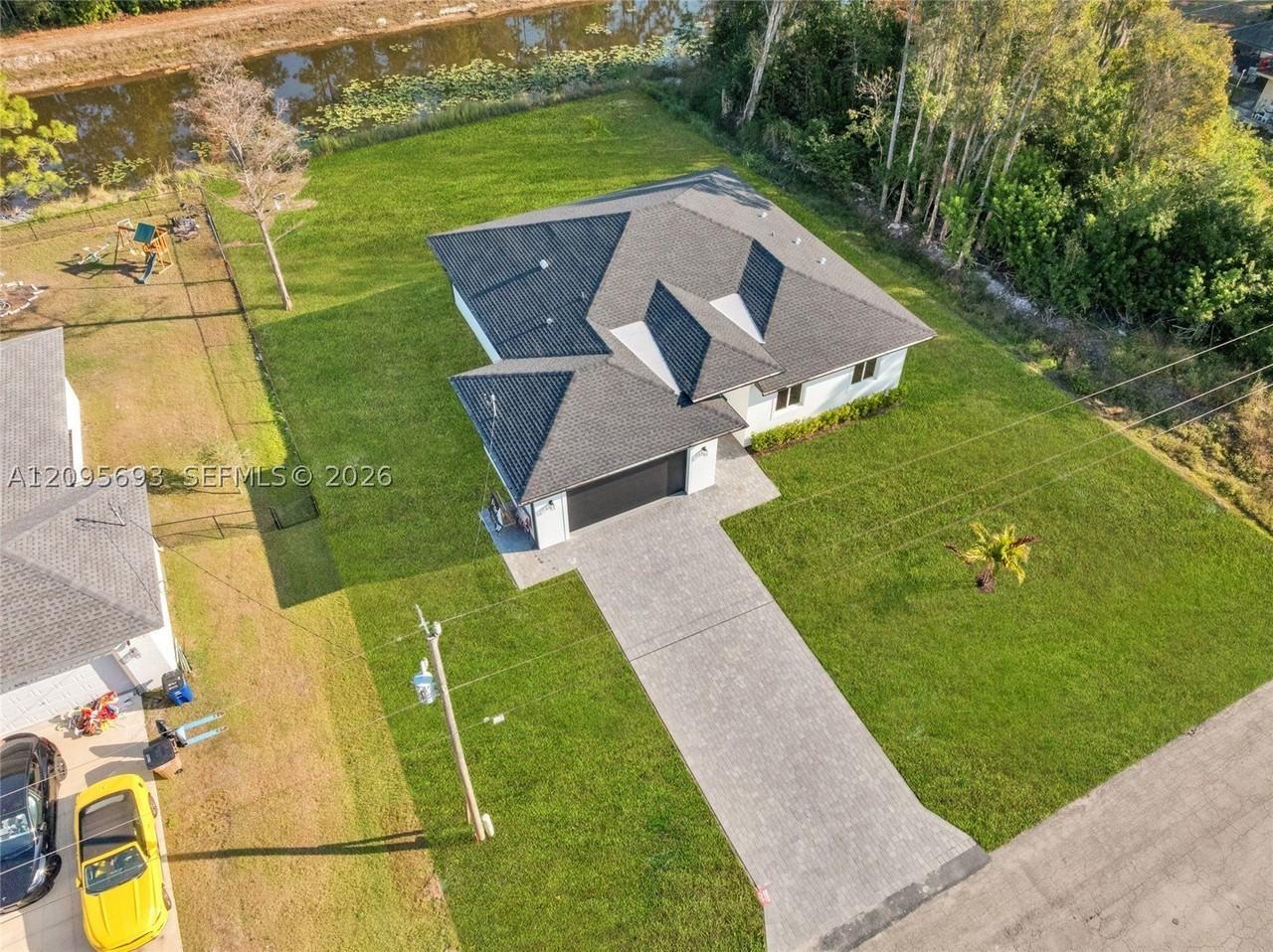 337 Jourferie Rd - Photo 3 of 50