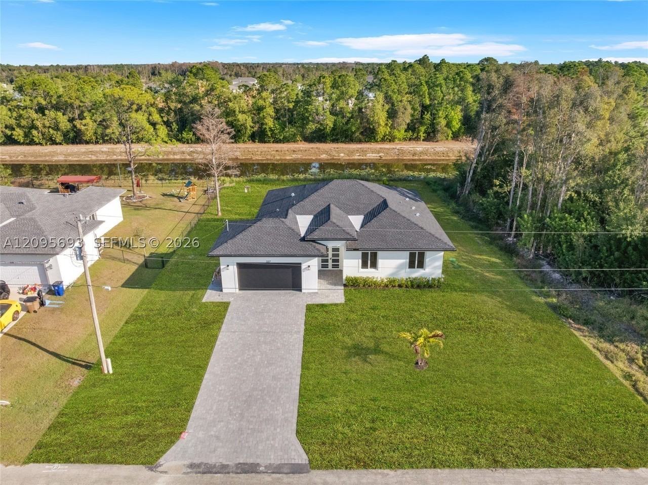 337 Jourferie Rd - Photo 4 of 50