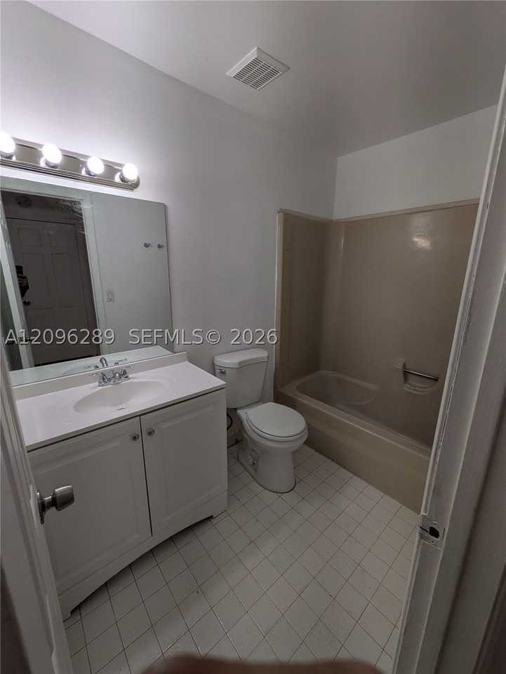 1326 Sw 75th Ave - Photo 7 of 16
