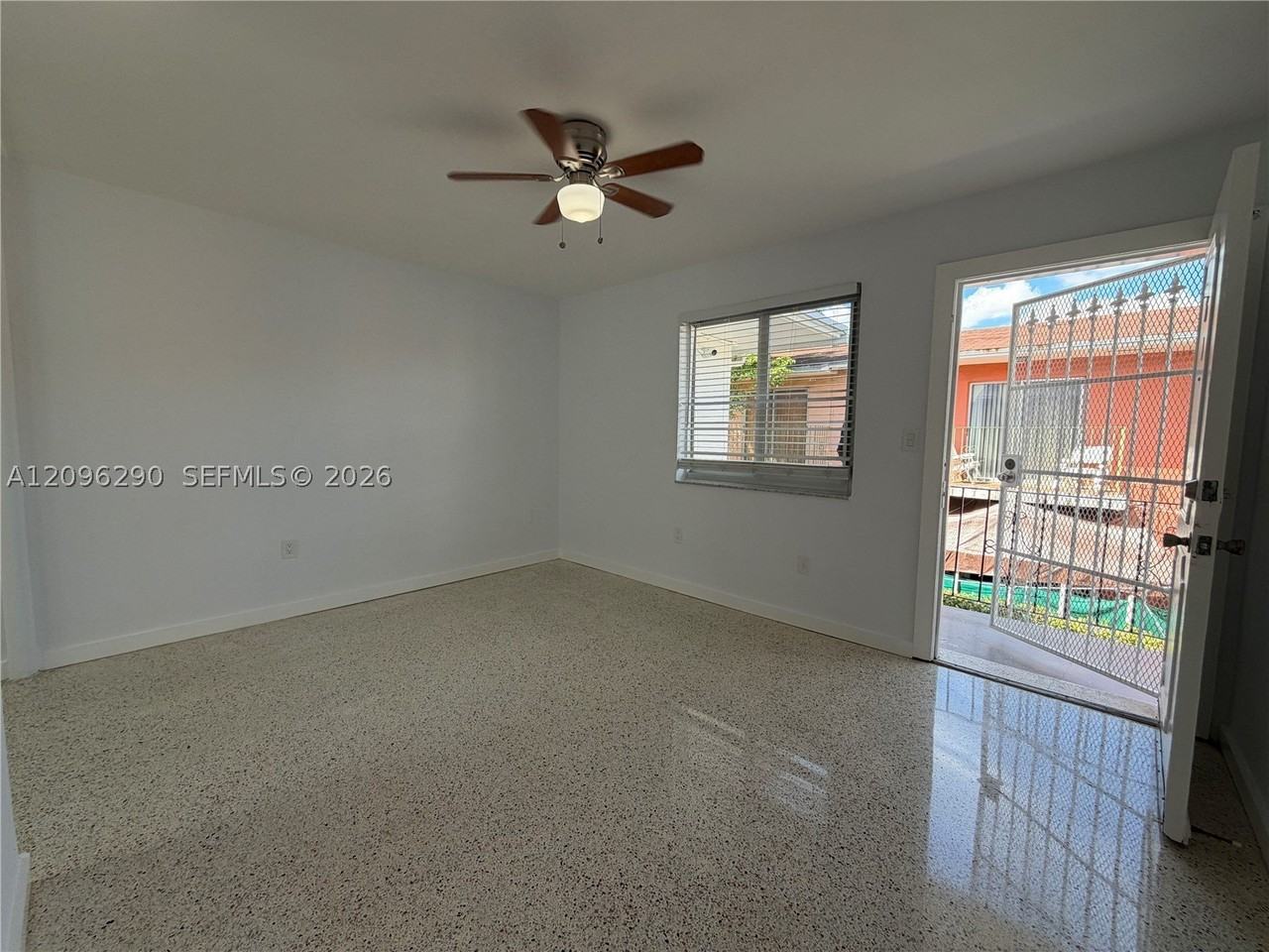 1460 Sw 4th St #5 - Photo 3 of 10